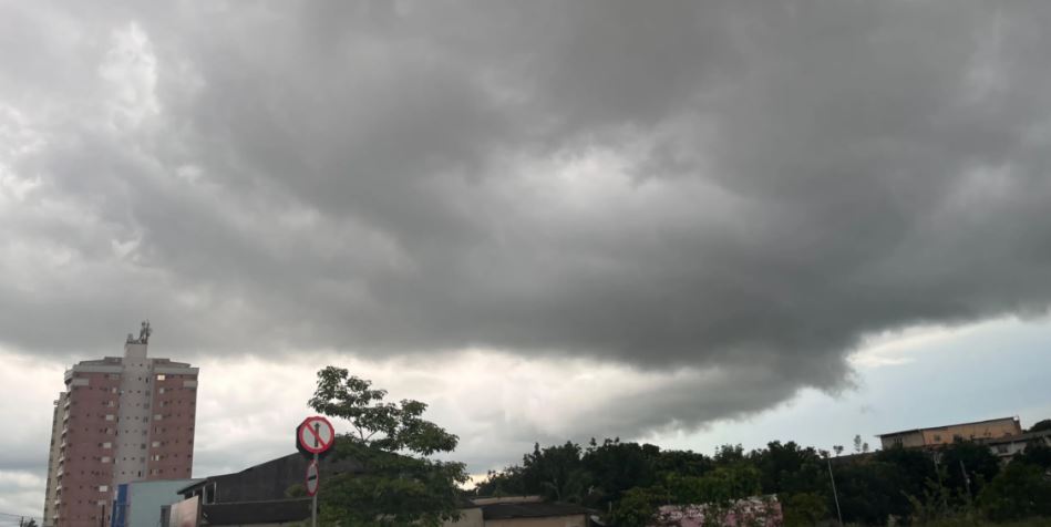 Chuvas e altas temperaturas marcam a previsão desta segunda-feira no Acre