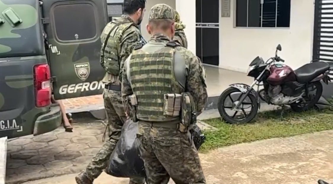 Polícia apreende mais de 30 quilos de maconha e prende quatro pessoas em  Mâncio Lima