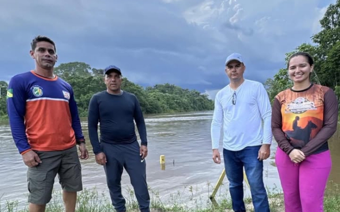 Defesa Civil e autoridades visitam comunidades ribeirinhas afetadas pelas cheias no Rio Môa e Azul