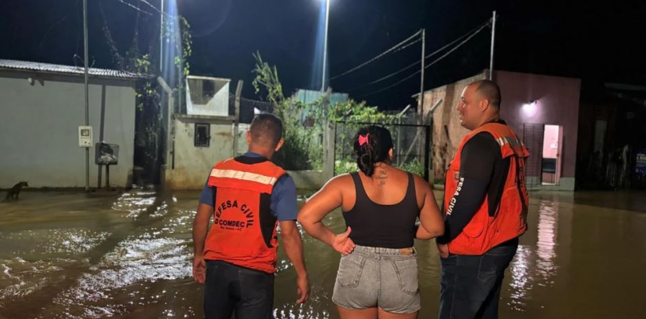 Inundações atingem 14 bairros de Rio Branco após forte chuva no sábado