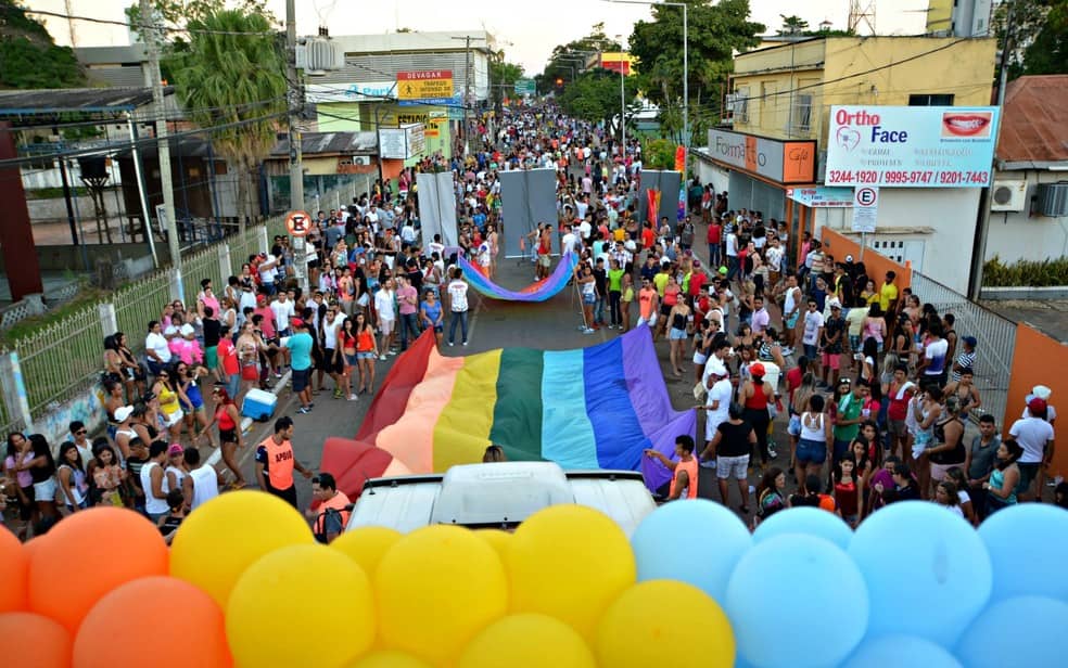 CCJ mantém veto a PL que proíbe crianças na Parada LGBT+